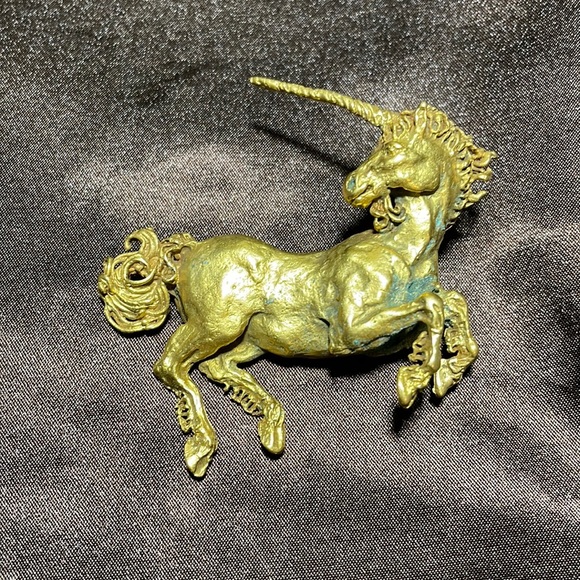 MMA Gold plated Unicorn Pendant BroochVintage Metropolitan Museum of the Arts - Picture 2 of 7